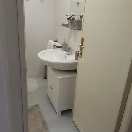 Apartman Tiburtina Cheap House
